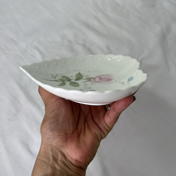 Vintage Mikasa Japan "WITH LOVE" Heart Shaped Porcelain Plate romantic collector - Picture 5 of 7